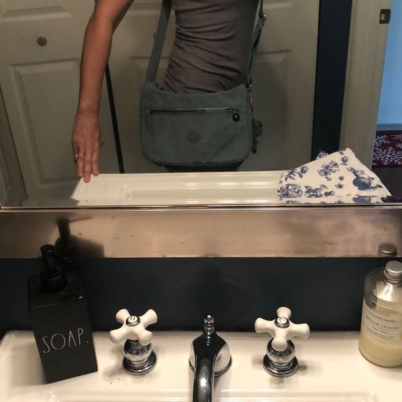 Kipling Fern green "Declan" Cross body bag medium size - Picture 7 of 8